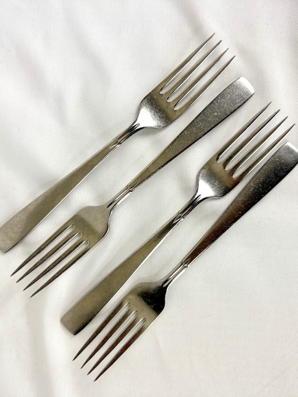 Vintage Oneida Craft Deluxe Satin Accent 4 Dinner Forks 7 3/8 in Stainless Steel